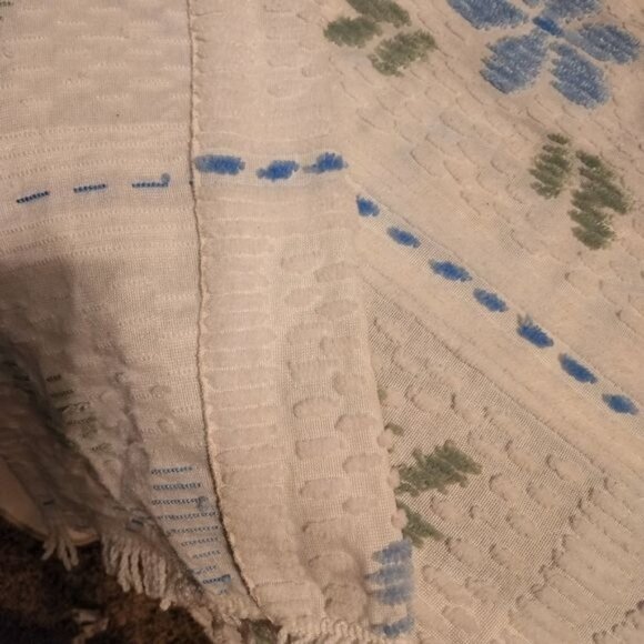 Vintage Chenille Blue Floral Squares Repeating w Fringed Ends 100"x74" Bedspread - Picture 7 of 7